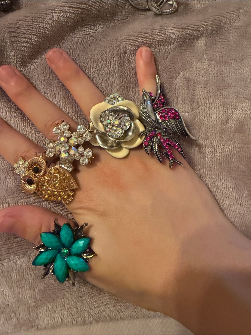 vintage women’s ring collection. 30+ rings & more assorted jewelry - Picture 6 of 10